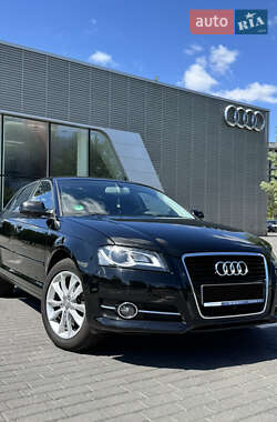 Хэтчбек Audi A3 2011 в 
