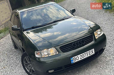 Хэтчбек Audi A3 2000 в 