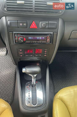 Хэтчбек Audi A3 2000 в 