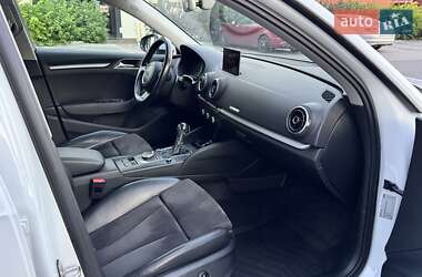 Хэтчбек Audi A3 2016 в 
