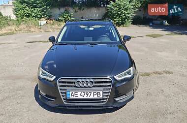 Хэтчбек Audi A3 2015 в 
