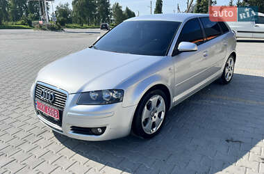 Хэтчбек Audi A3 2004 в 