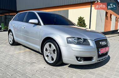 Хэтчбек Audi A3 2004 в 