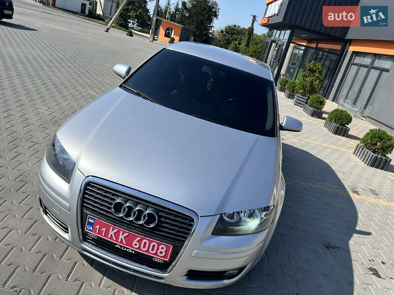 Хэтчбек Audi A3 2004 в 