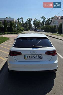 Хэтчбек Audi A3 2015 в 