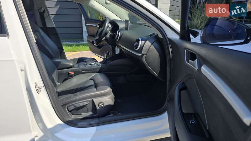 Хэтчбек Audi A3 2015 в Киеве