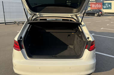 Хэтчбек Audi A3 2013 в 