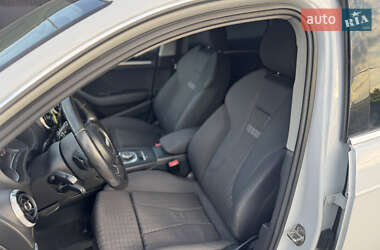 Хэтчбек Audi A3 2013 в 