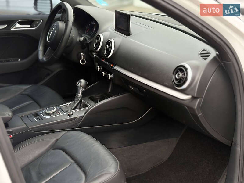 Седан Audi A3 2015 в Харькове