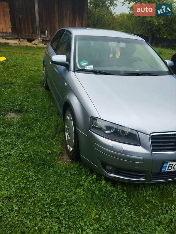 Хэтчбек Audi A3 2004 в 