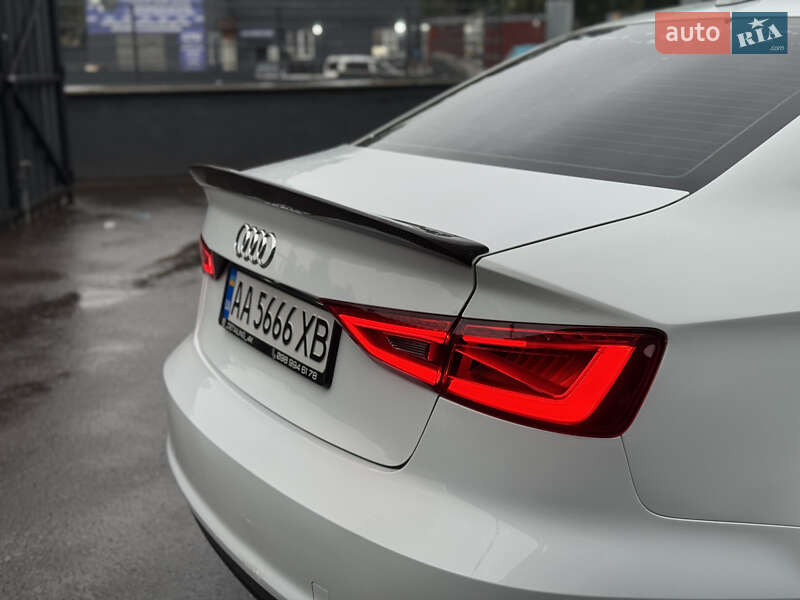 Седан Audi A3 2014 в Ужгороде