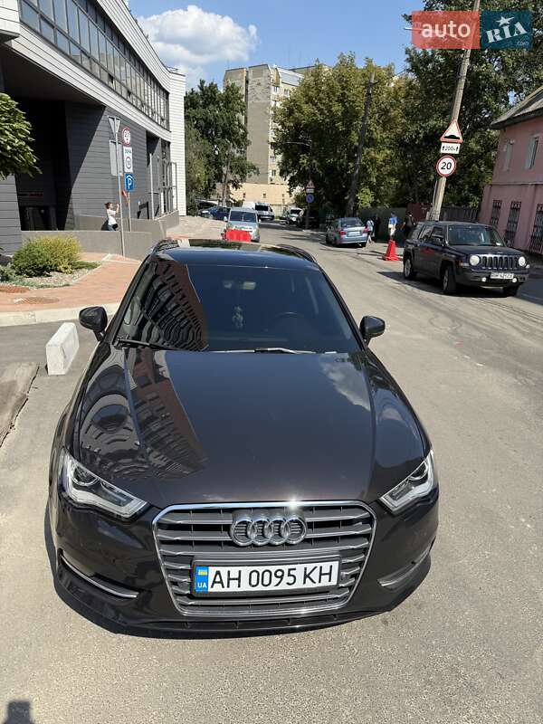 Хэтчбек Audi A3 2015 в Киеве