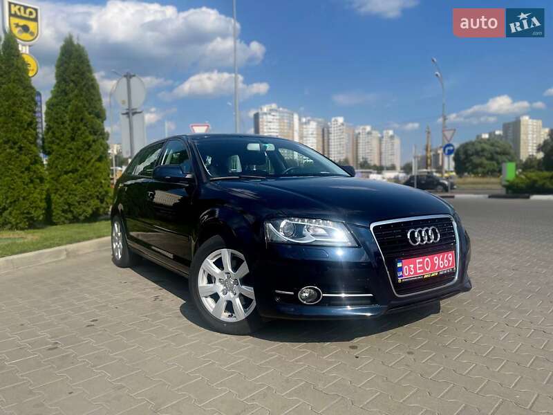 Хэтчбек Audi A3 2010 в 