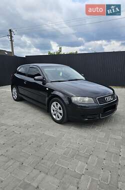 Хэтчбек Audi A3 2004 в 