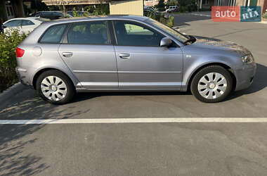 Хэтчбек Audi A3 2004 в 