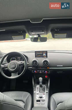 Хэтчбек Audi A3 2016 в 