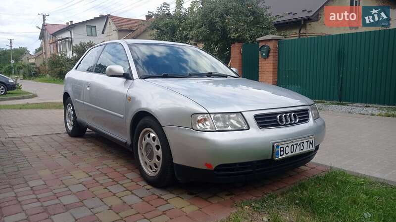 Хэтчбек Audi A3 1998 в 