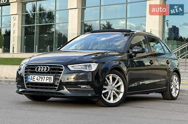 Хэтчбек Audi A3 2015 в 