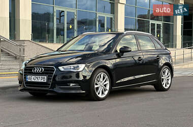 Хэтчбек Audi A3 2015 в 