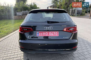 Хэтчбек Audi A3 2015 в 