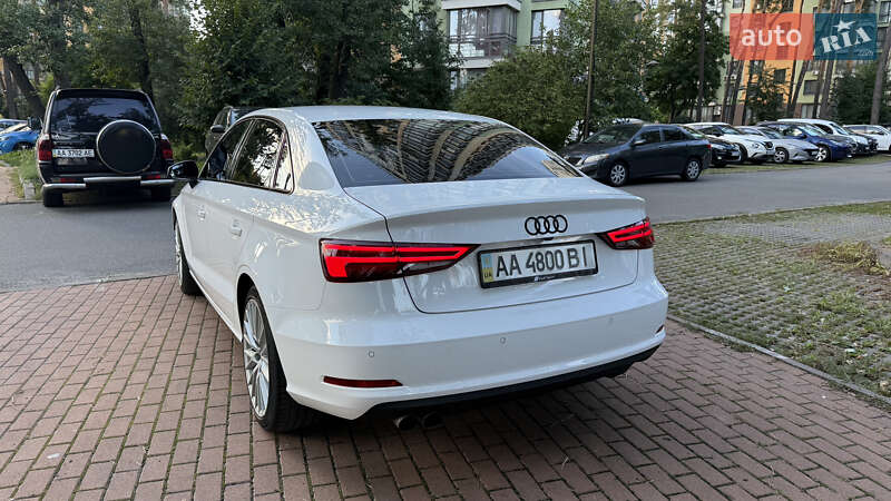 Седан Audi A3 2016 в Киеве