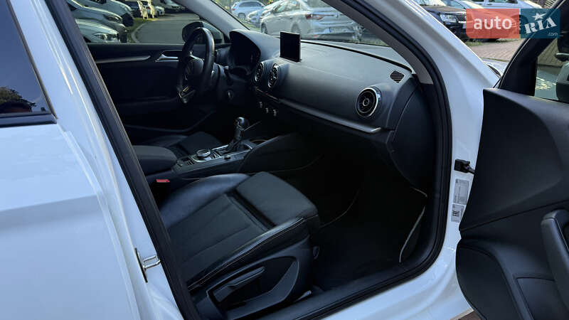 Седан Audi A3 2016 в Киеве