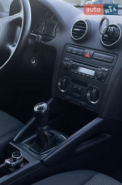 Хэтчбек Audi A3 2003 в 