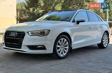 Седан Audi A3 2015 в Днепре