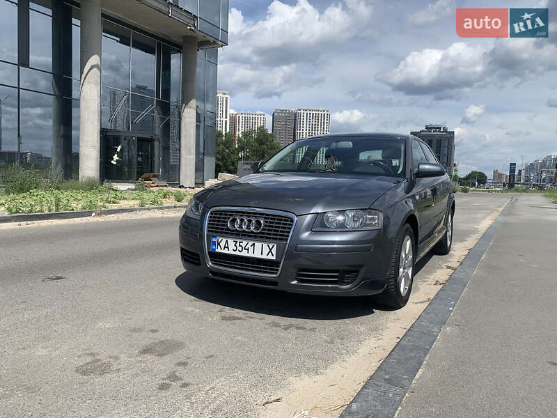 Хэтчбек Audi A3 2004 в 