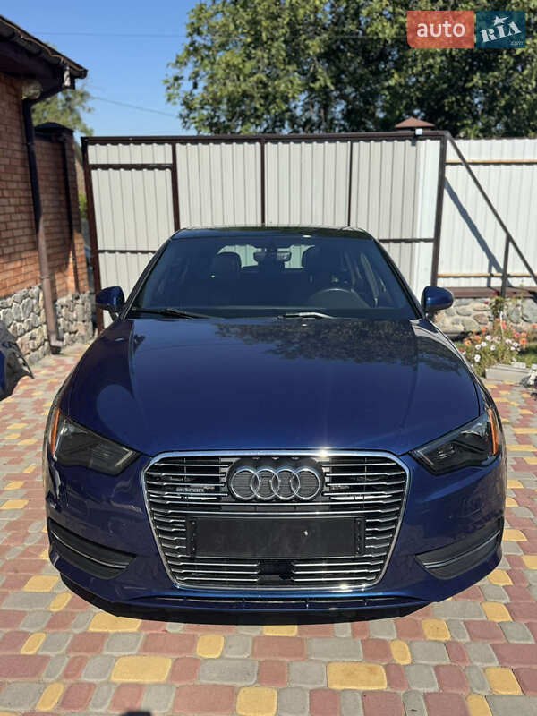 Хэтчбек Audi A3 2016 в 