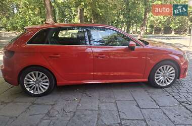 Хэтчбек Audi A3 2015 в 