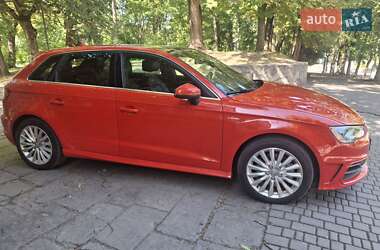 Хэтчбек Audi A3 2015 в 