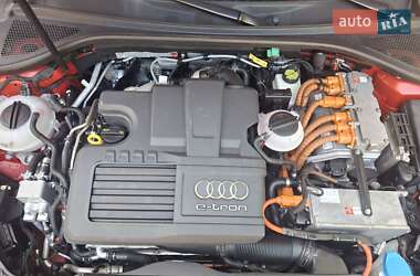 Хэтчбек Audi A3 2015 в 