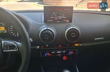 Хэтчбек Audi A3 2015 в 