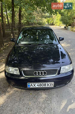 Хэтчбек Audi A3 2001 в 
