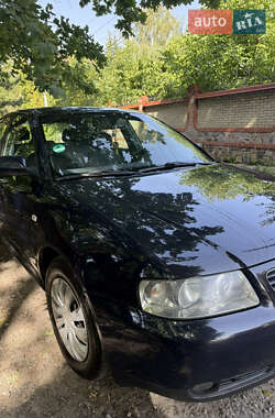 Хэтчбек Audi A3 2001 в 