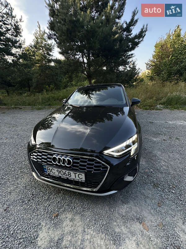 Седан Audi A3 2022 в 