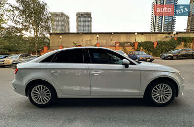 Седан Audi A3 2016 в 