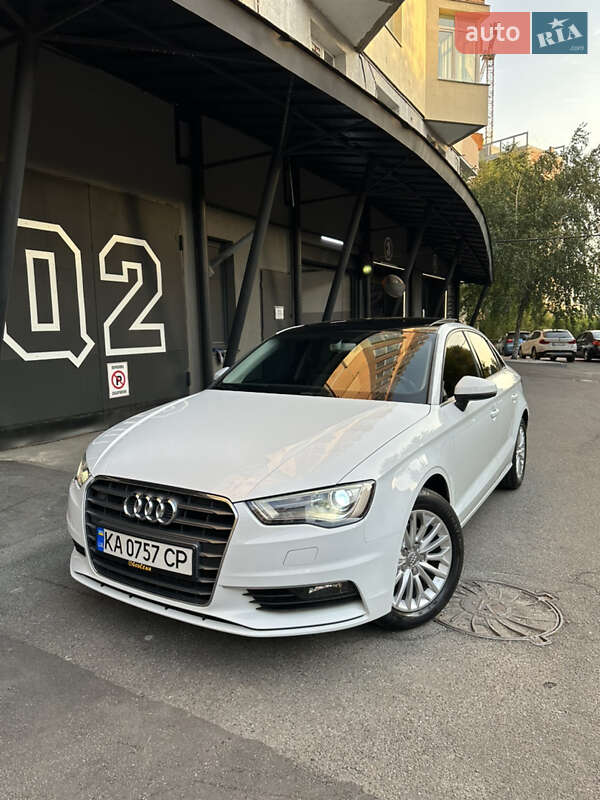 Седан Audi A3 2016 в 