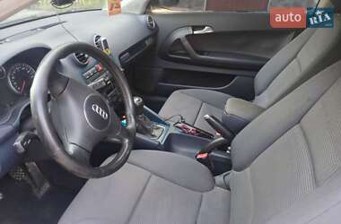 Хэтчбек Audi A3 2004 в 