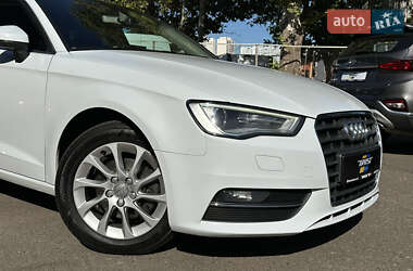 Хэтчбек Audi A3 2015 в 