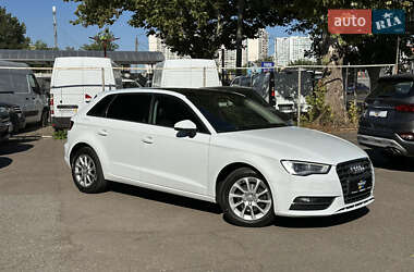 Хэтчбек Audi A3 2015 в 