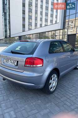 Хетчбек Audi A3 2004 в 