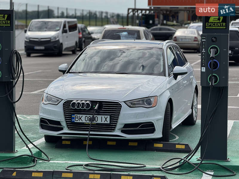 Хэтчбек Audi A3 2015 в Ровно