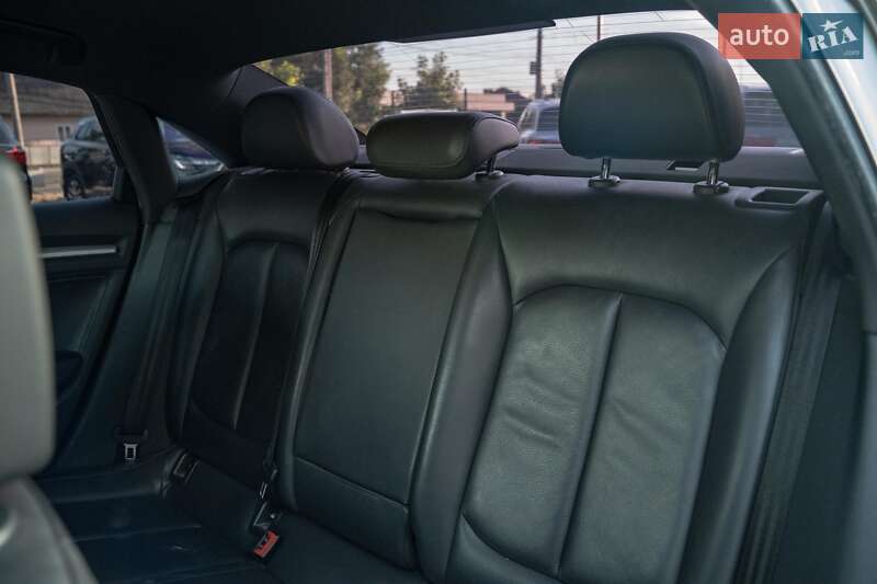 Седан Audi A3 2015 в Чернівцях