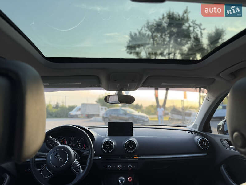 Седан Audi A3 2015 в Львові