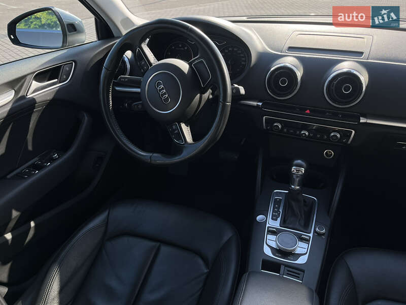 Седан Audi A3 2015 в Ровно