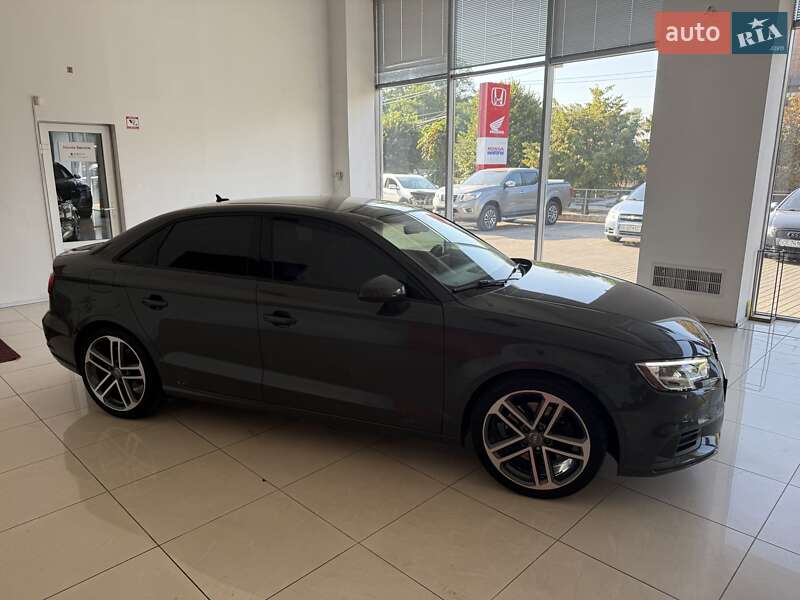 Седан Audi A3 2019 в Черновцах