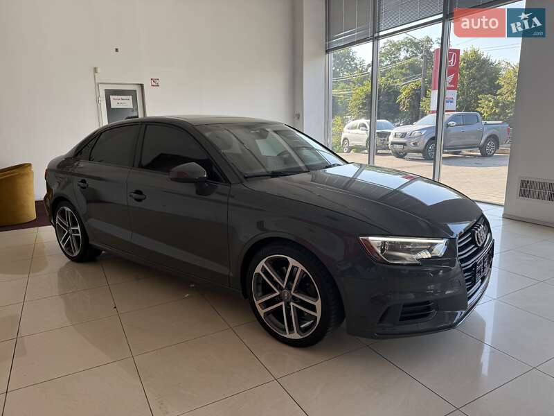Седан Audi A3 2019 в Черновцах