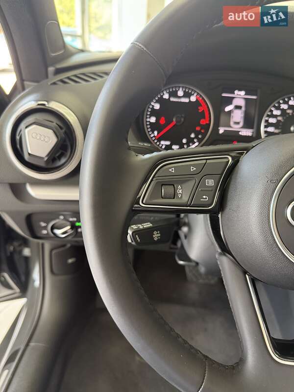 Седан Audi A3 2019 в Черновцах